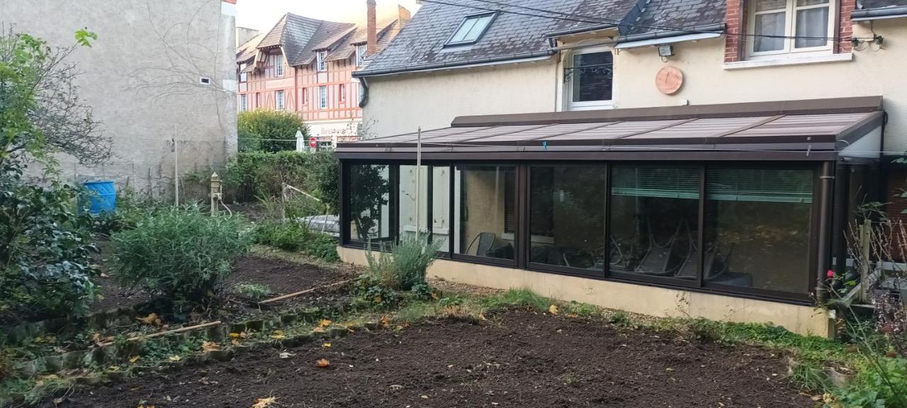 Le Gite Au Pied Du Chateau De Chaumont Exterior foto